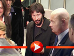 Keanu Reeves wird trotz Bart von den Fans belagert