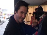 Keanu Reeves in Berlin: Gefangen in einer Drehtür!