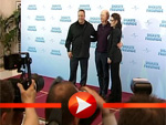 Die Fotografen sind verzückt von Winona Ryder, Kevin James und Ron Howard