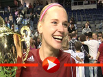 Kiss-Moderatorin Nora beim Siegerinterview des „Kiss Cup 2011“