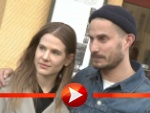 Clemens Schick posiert für „Klappe Cowboy“