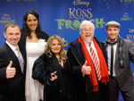 Promis auf der Suche nach dem Prinzen: „Küss den Frosch“-Premiere in Hamburg
