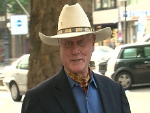Larry Hagman mit dem Zug in Berlin: Über das Schicksal seiner Frau, Fitness und Geld!