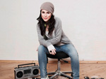 Lena Meyer-Landrut: Präsentiert ihren Cassetten-Recorder