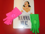 Original Mamma Mia-Kostüme ersteigern: Und kerbskranken Kindern helfen!