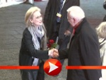 Meryl Streep schüttelt Hände