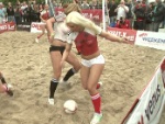 Nacktfußball: Dänemark schlägt Deutschland