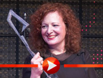 Nan Goldin: Bewegende Dankesrede bei Red Award