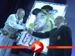 Otto Waalkes wird von Jo Herz gemalt und versteigert