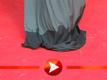 Penelope Cruz macht ein nasses Kleid nichts aus