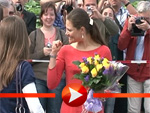 Prinzessin Victoria begrüßt Fans in Berlin
