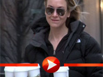 Renée Zellweger holt Kaffee