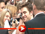 Robert Pattinson kuschelt mit seinen Fans