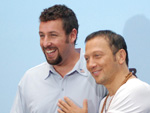 Adam Sandler: In Hausschuhen zum Fototermin!