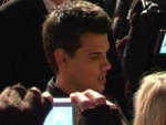 Taylor Lautner: Macht sich nur obenrum nackig