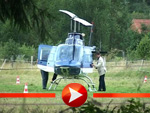 Tom Cruise fliegt Hubschrauber