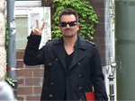 U2 mit Trabbi in Berlin: Bono schüttelt fleißig Hände!