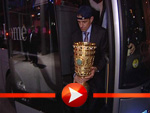 DFB Pokalsieg des FC Bayern München: Ankunft der Bayern zur geheimen Pokal-Party!